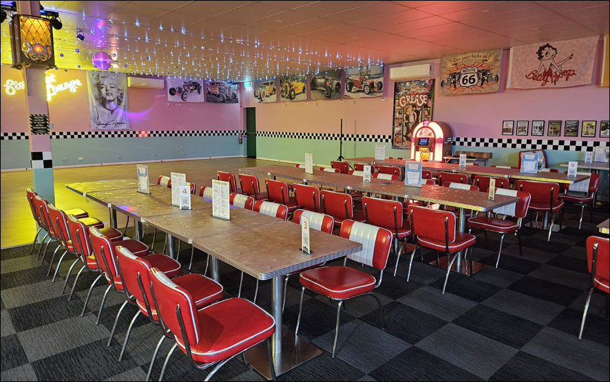 Starlight Lounge fully licensed 50's Rock and Roll Diner Cafe and Resturant.